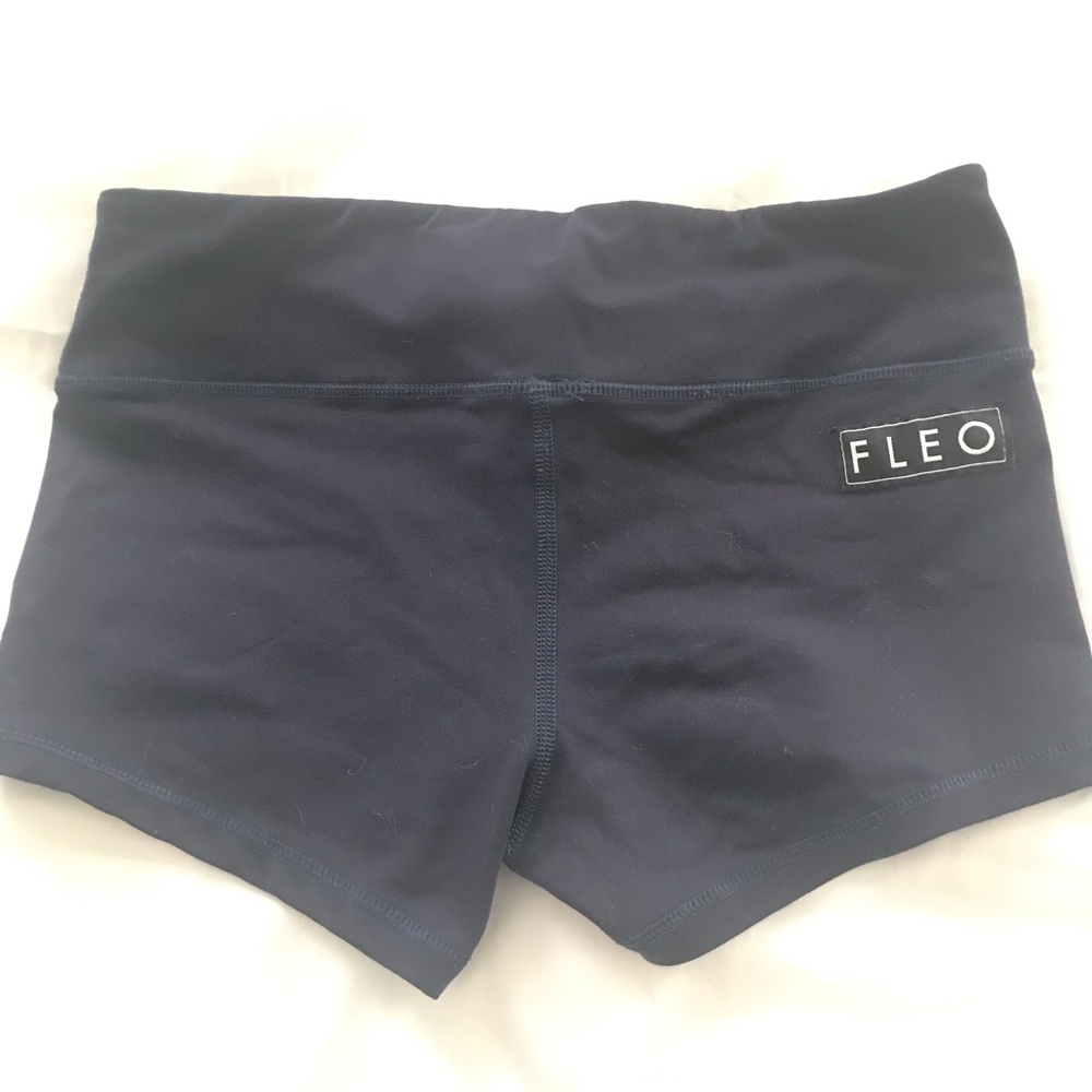 💙 navy fleo shorts size medium
